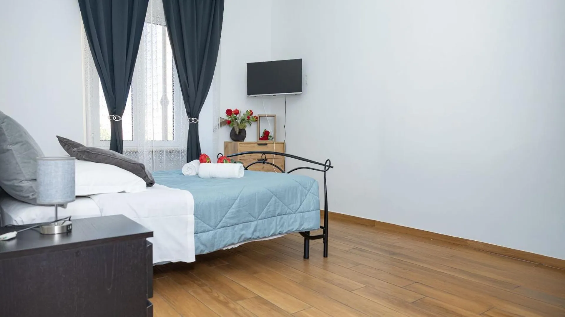 Apartament Red Roses Domus Rzym Włochy