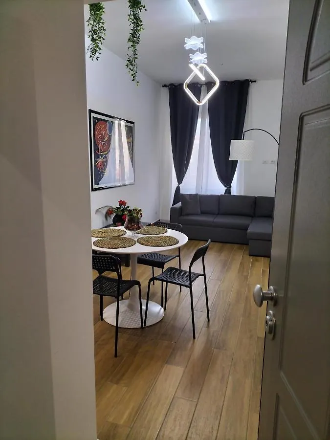 Апартаменты Red Roses Domus Рим 0*,